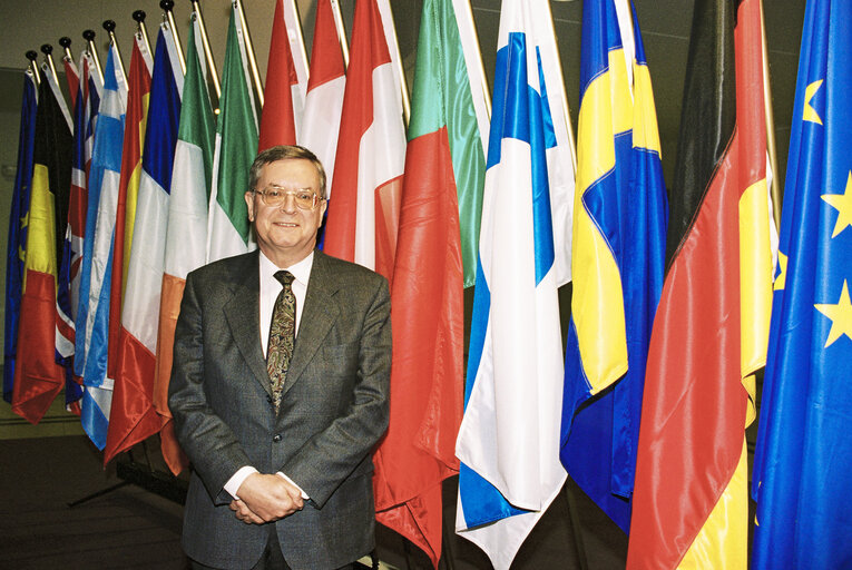 Fotografie 4: MEP Arie M. OOSTLANDER at the European Parliament in Brussels