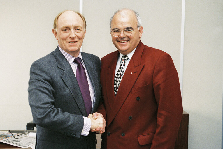 Foto 10: MEPs Neil KINNOCK and Terence WYNN at the European Parliament in Strasbourg