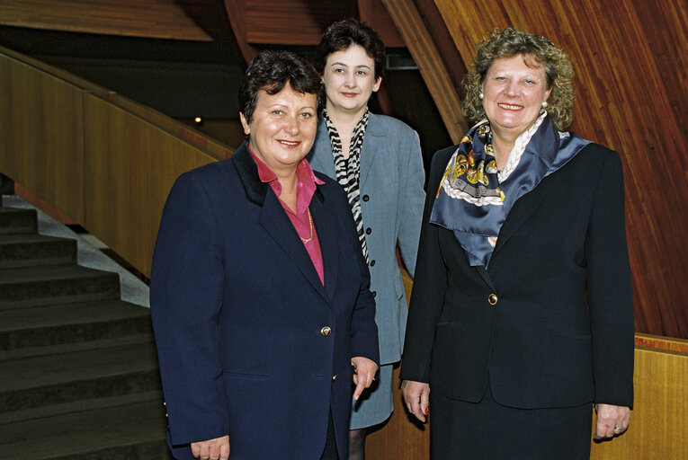 Fotografija 5: MEPs Hilde HAWLICEK, Maria Margarethe BERGER and Ilona GRAENITZ at the European Parliament in Strasbourg