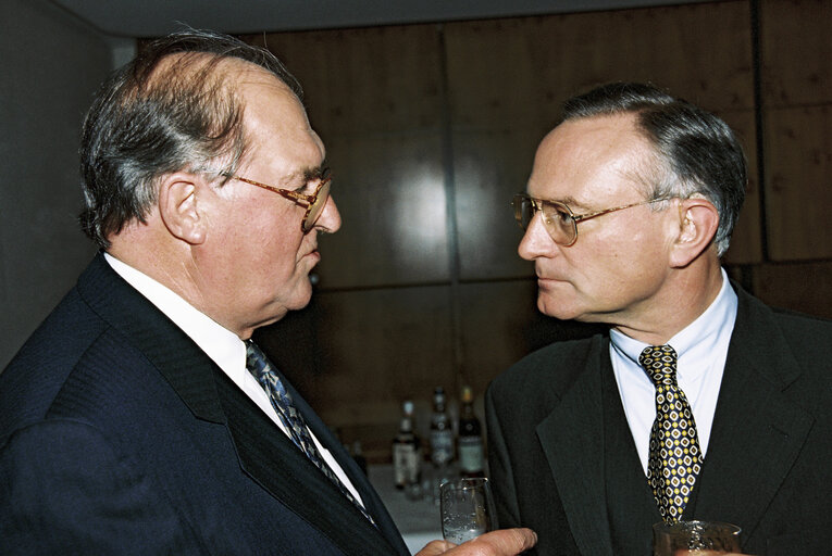 Φωτογραφία 28: Reception with former EP Presidents