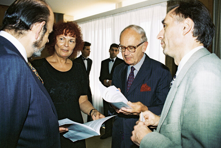 Jose Maria GIL-ROBLES GIL-DELGADO meets Mr Alexandre LAMFALUSSY