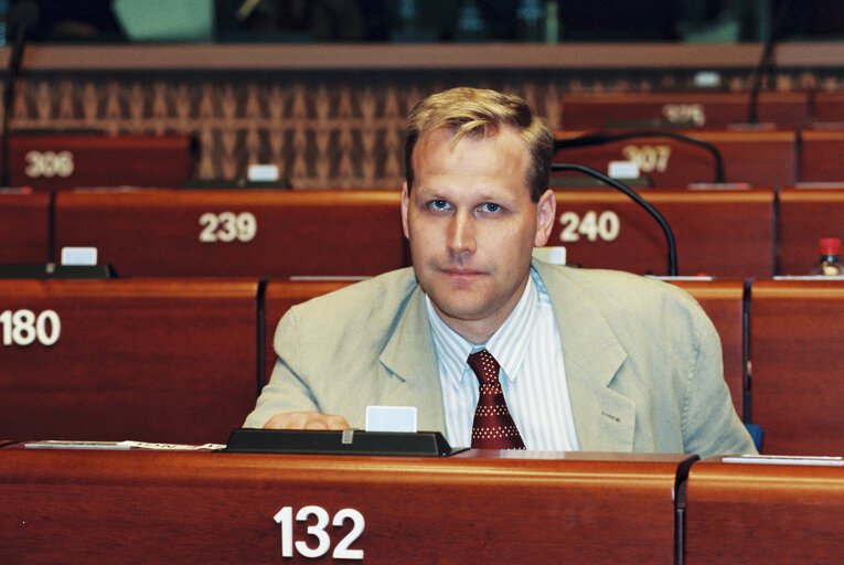 Fotografija 5: MEP Jonas SJOSTEDT takes part in a plenary session in Strasbourg