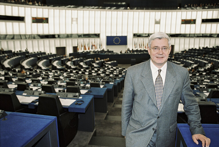 Foto 10: MEP Bruno GOLLNISCH   at the European Parliament in Strasbourg