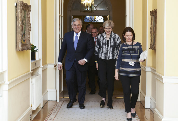 Valokuva 17: Visit of the President of the European Parliament to London - Antonio TAJANI - EP President meets with Teresa MAY - Prime Minister of the United Kingdom at 10 Downing street