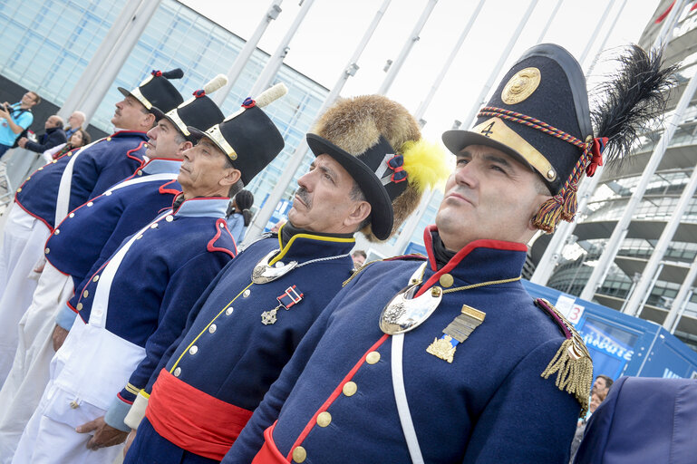 Fotografija 17: Open Day of the European institutions 2017 - Strasbourg -   Raise of the European Union flag by the Eurocorps