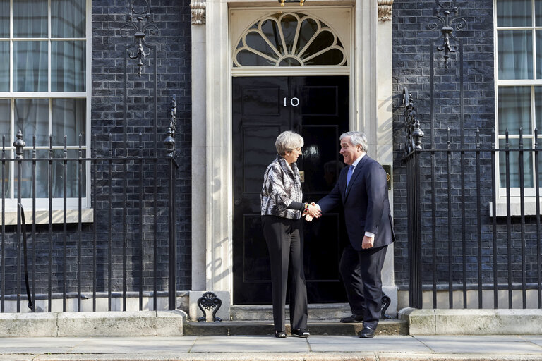 Valokuva 2: Visit of the President of the European Parliament to London - Antonio TAJANI - EP President meets with Teresa MAY - Prime Minister of the United Kingdom at 10 Downing street