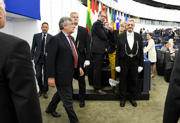 Fotogrāfija 16: Minute of silence for the victims of the London block fire of the Grenfell Tower in plenary session Week 24 2017 in Strasbourg