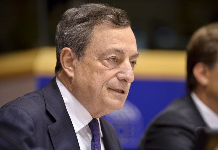 Fotografija 6: Committee on Economic and Monetary Affairs (ECON).Monetary Dialogue with Mario DRAGHI, President of the ECB