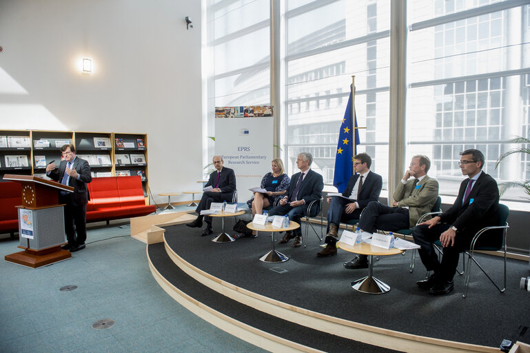 Photo 18 : EPRS roundtable discussion - ' The political impact of the European Parliament in the 1980s: Writing EU history '