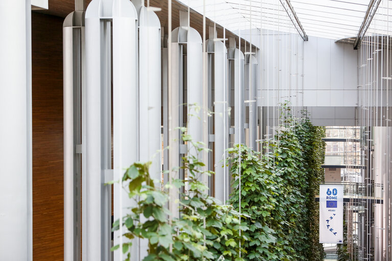 Photo 1: Banner for the 60th anniversary of the European Parliament in Strasbourg