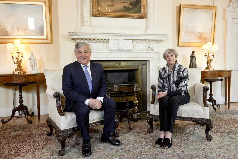 Valokuva 9: Visit of the President of the European Parliament to London - Antonio TAJANI - EP President meets with Teresa MAY - Prime Minister of the United Kingdom at 10 Downing street