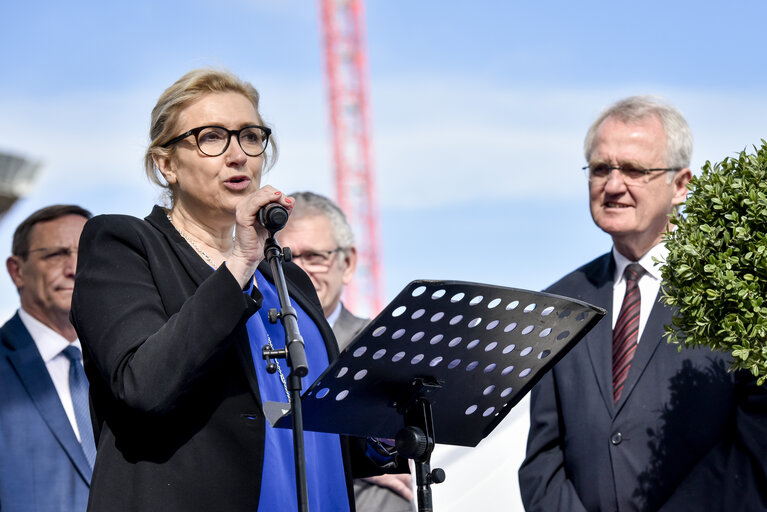 Foto 6: Open Day of the European institutions 2017 - Strasbourg -   Raise of the European Union flag by the Eurocorps