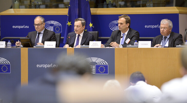 Fotografija 5: Committee on Economic and Monetary Affairs (ECON).Monetary Dialogue with Mario DRAGHI, President of the ECB