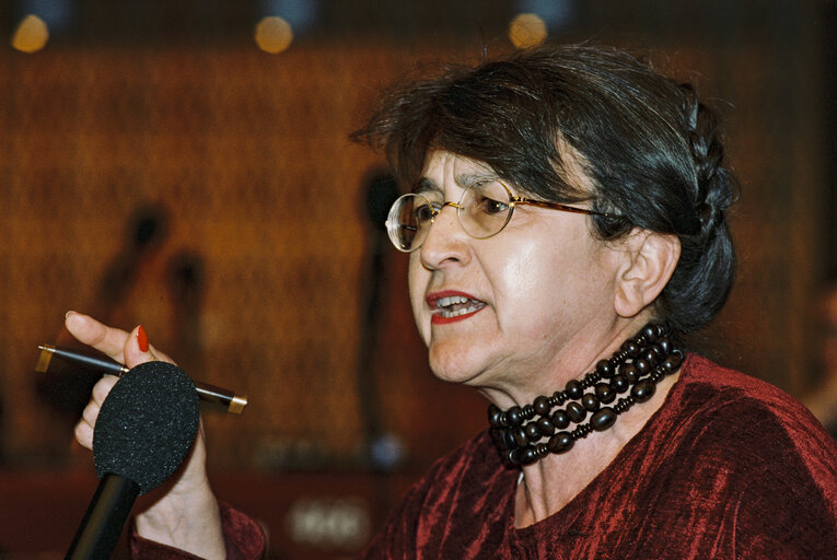 Fotogrāfija 7: MEP Maria IZQUIERDO ROJO speaks in plenary session in Strasbourg