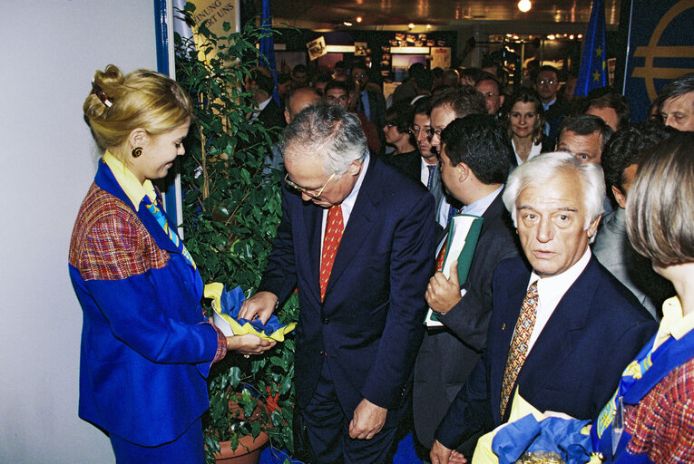 Photo 8 : Event for the launch of Euro currency