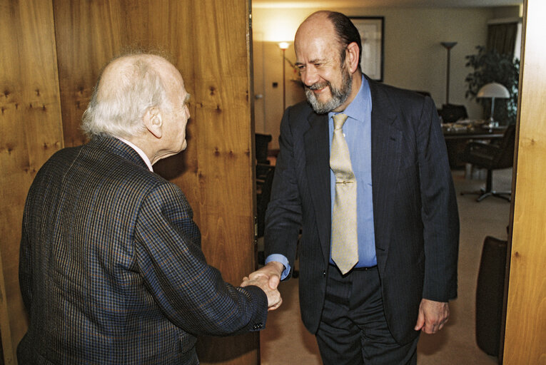 Fotografi 4: Visit of Lord Yehudi MENUHIN at the European Parliament in Strasbourg