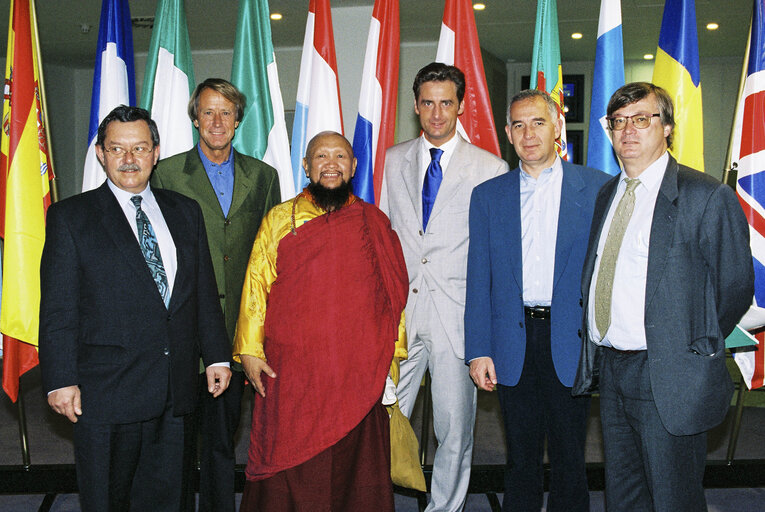 Fotografija 2: Mep's Gerhard HAGER, Klaus LUKAS, Rolf LINKOHR meet with guests