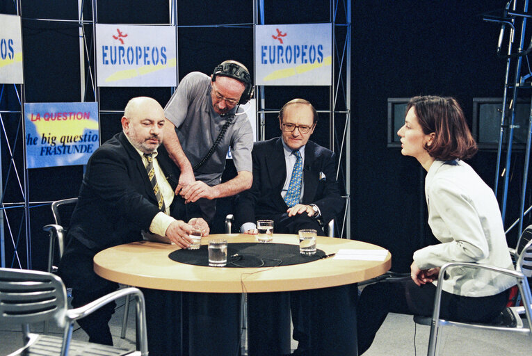 Fotogrāfija 5: French Commissioner Yves-Thibault de SILGUY takes part in the France 3 TV broadcast Europeos in Strasbourg