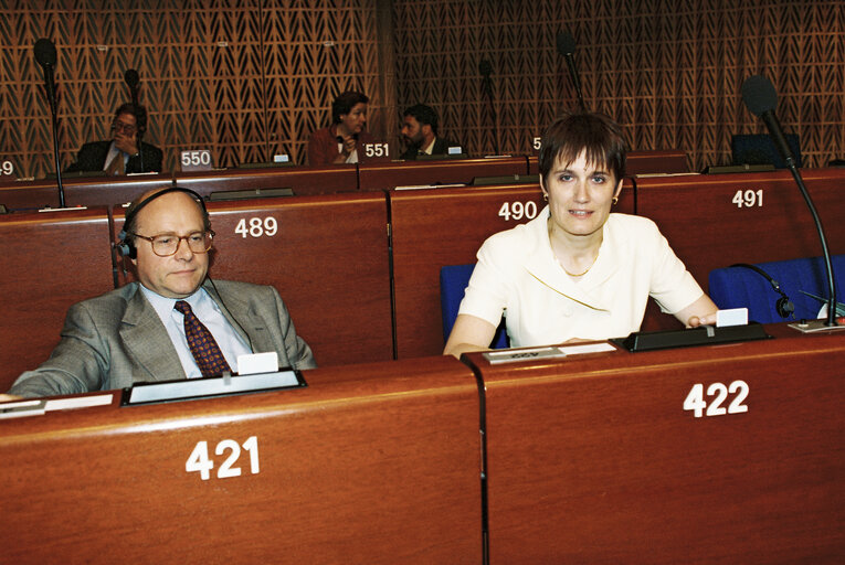 Zdjęcie 1: Mr Alain POMPIDOU and Mrs Anne Christine POISSON during a plenary session in Strasbourg