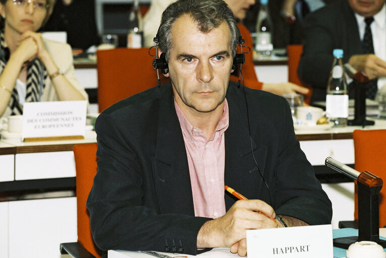 Photo 5: Portrait of Mr Jos?© HAPPART inside  the European Parliament