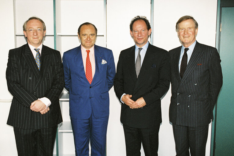 Fotografi 3: MEPs Graham MATHER, Edward McMILLAN-SCOTT and Bryan M.D. CASSIDY meet with Commissioner Yves-Thibault de SILGUY at the European Parliament in Strasbourg