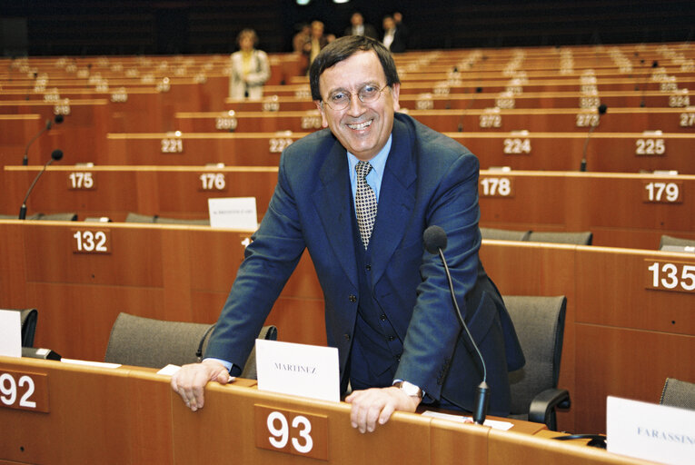 Zdjęcie 3: MEP Jean-Claude MARTINEZ at the European Parliament in Brussels