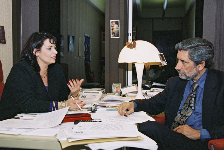 Fotografie 5: MEP Aline PAILLER receives MEP Sergio RIBEIRO in her office in Strasbourg