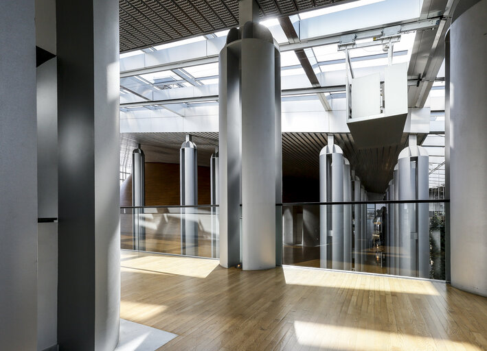 Photo 40: General view of EP building - Architectural details