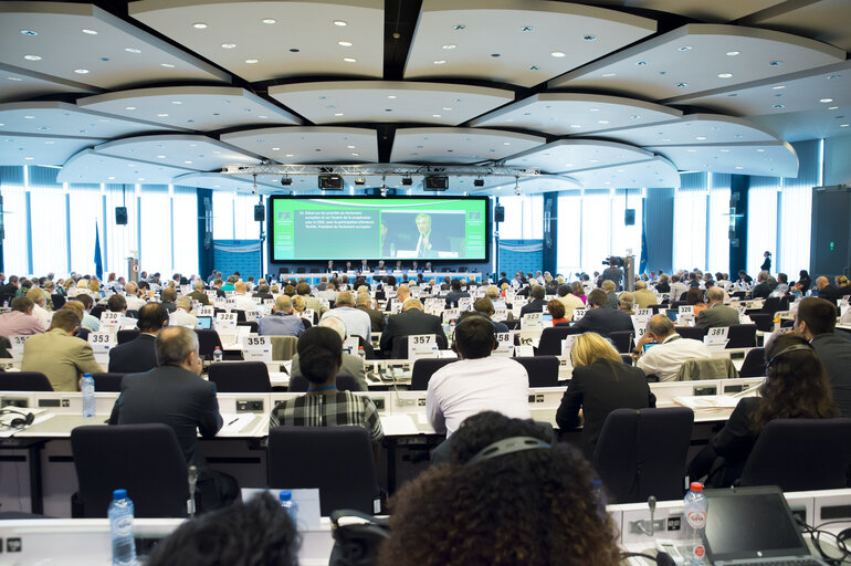 Photo 1: Plenary session of the European Economic and Social Committee - Closing remarks