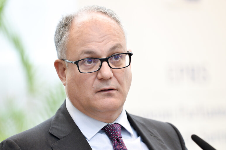 Fotó 8: EPRS EP - EUI History Roundtable : 25th anniversary of the Maastricht Treaty