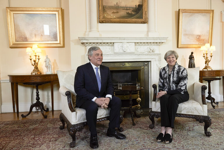 Valokuva 11: Visit of the President of the European Parliament to London - Antonio TAJANI - EP President meets with Teresa MAY - Prime Minister of the United Kingdom at 10 Downing street