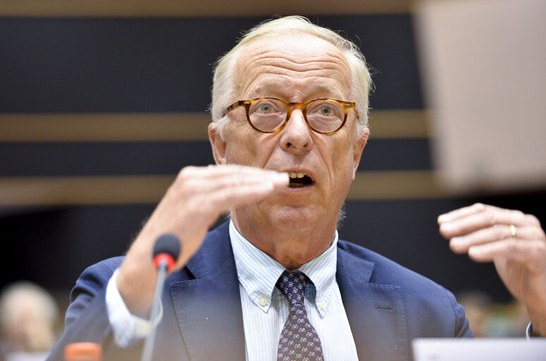 Photo 8: EP Committee on Economic and Monetary AffairsPublic Hearing with Chairman of the European Systemic Risk Board