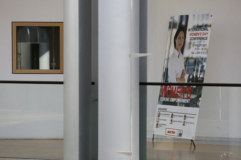 Photo 35: General view of EP building - Architectural details