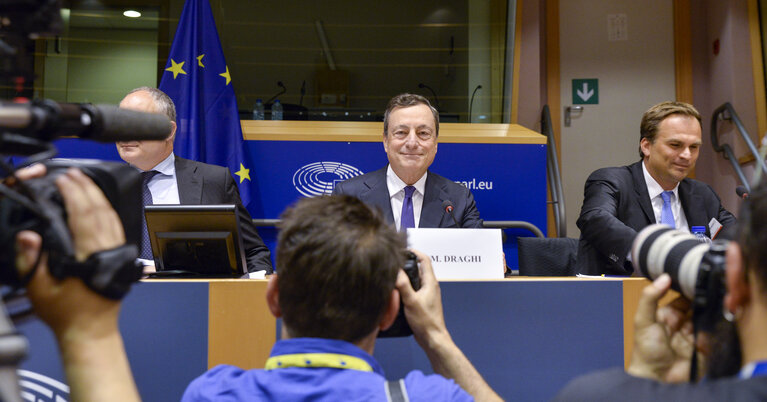 Fotografija 13: Committee on Economic and Monetary Affairs (ECON).Monetary Dialogue with Mario DRAGHI, President of the ECB