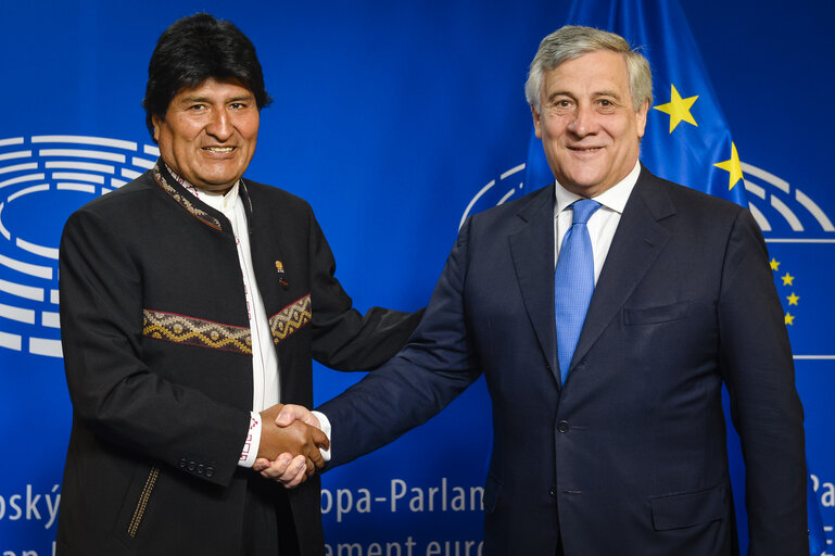 Foto 3: Official visit of the President of Bolivia. - Welcome.