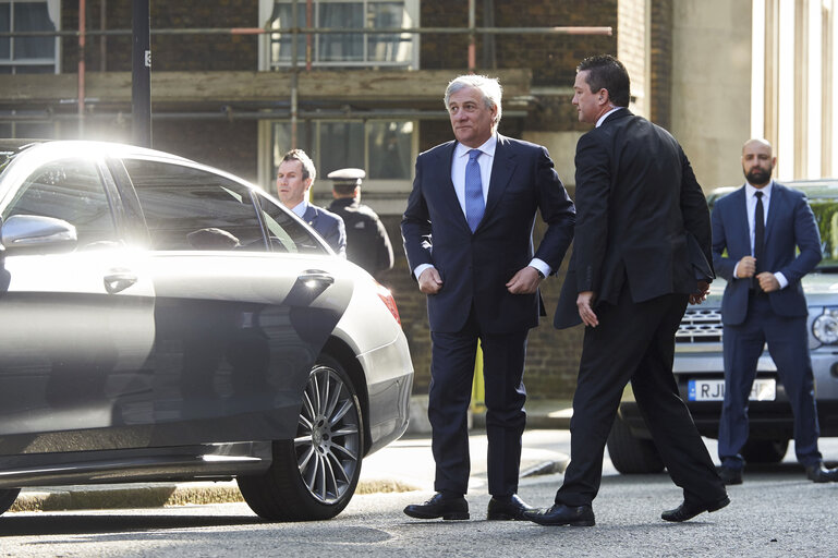 Valokuva 10: Visit of the President of the European Parliament to London - Antonio TAJANI - EP President meets with Teresa MAY - Prime Minister of the United Kingdom at 10 Downing street