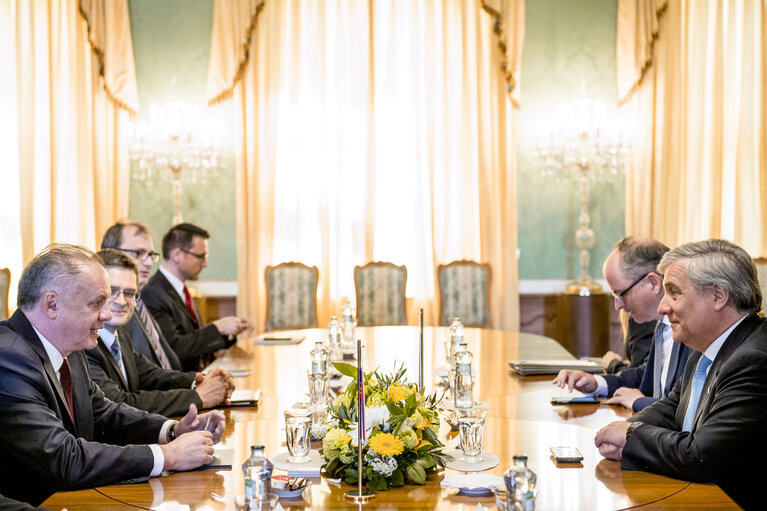 Foto 5: SLOVAKIA, Bratislava:  President of the European Parliament Antonio Tajani (R) and President of Slovak Republic Andrej Kiska (L) attend  their  bilateral meeting in Bratislava on April, 24.