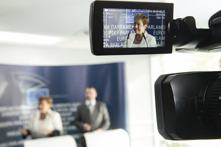 Foto 31: Press conference following the Hearing of Commissioner-designate for Budget and Human Resources - BUDG-CONT