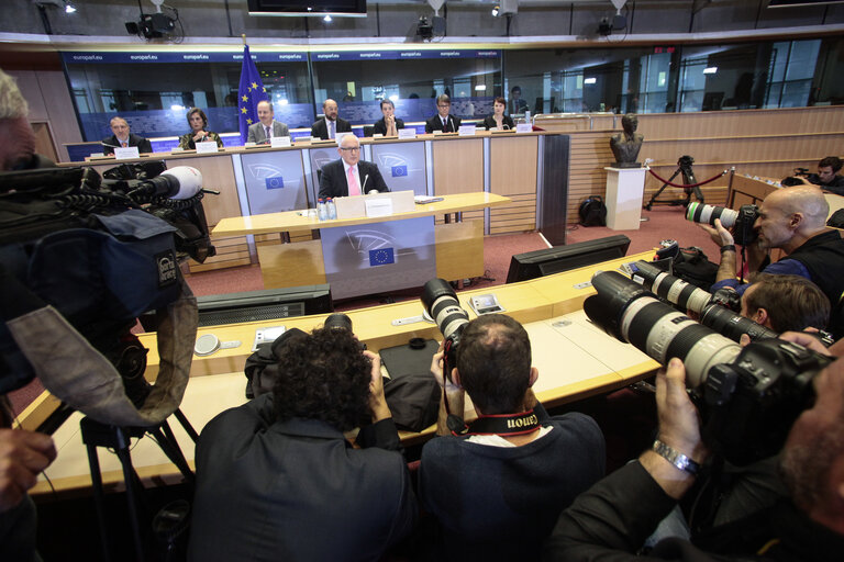 Fotografija 18: Hearing of Commissioner-designate for Better Regulation, Inter-Institutional Relations, the Rule of Law and the Charter of Fundamental Rights  JURI - LIBE - AFCO