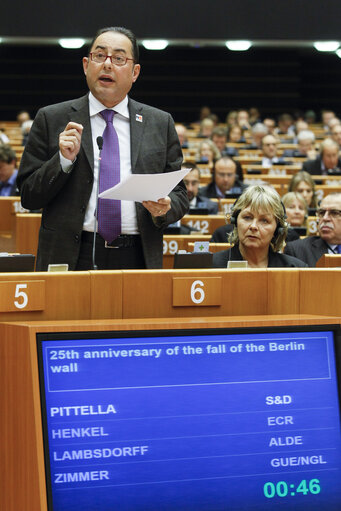 Billede 19: Plenary session in Brussels - week 46 2014 - EP President Opening of the Plenary: 25th anniversary of the fall of the Berlin wall.  Statement by the President