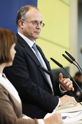 Fotografi 19: Press point following the Additional hearing of the Commissioner-designate in charge of Financial Stability, Financial Services and Capital Markets Union - ECON