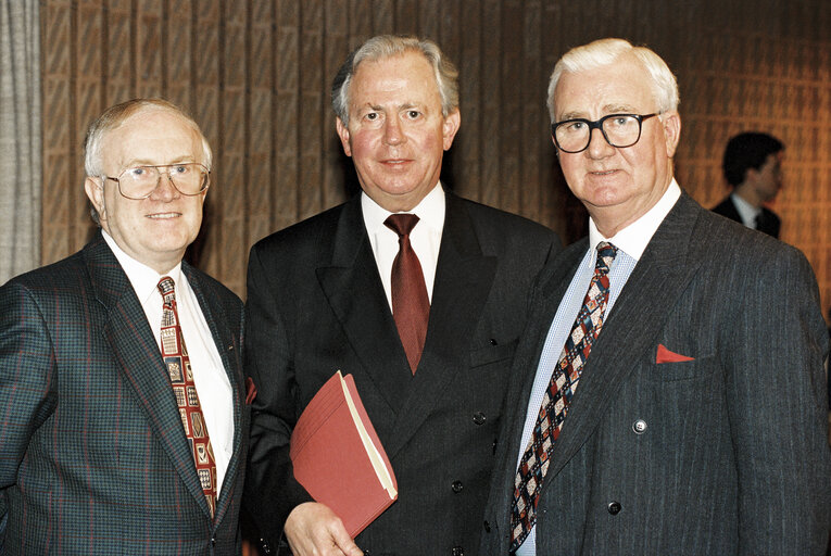 Fotó 14: Pat the Cope GALLAGHER, Jacques SANTER EC President and James (Jim) FITZSIMONS at the European Parliament in Strasbourg