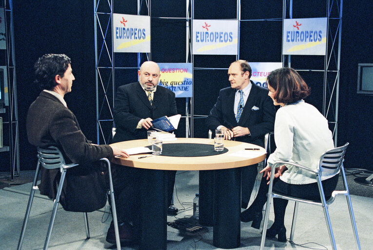 Fotogrāfija 4: French Commissioner Yves-Thibault de SILGUY takes part in the France 3 TV broadcast Europeos in Strasbourg