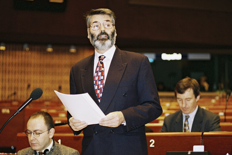 Suriet 8: Proinsias De ROSSA, Minister for Social Welfare during the plenary session at the European Parliament in Strasbourg