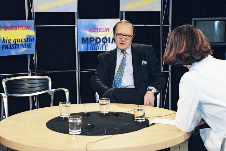 Fotogrāfija 3: French Commissioner Yves-Thibault de SILGUY takes part in the France 3 TV broadcast Europeos in Strasbourg