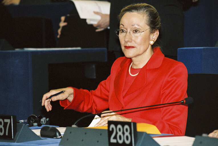 Fotogrāfija 1: Commissioner Benita FERRERO-WALDNER in Plenary Session at the European Parliament in Strasbourg