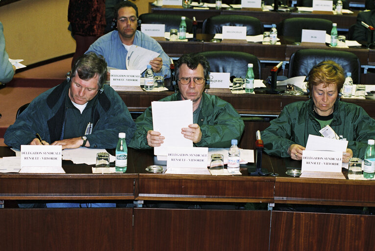 Foto 5: Meeting with trade union representatives on the closure of the Renault factory in Belgium