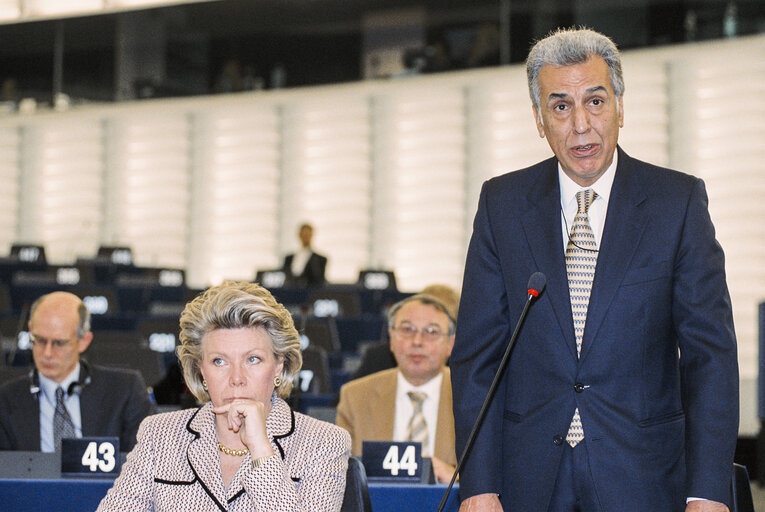 Fotogrāfija 36: Viviane REDING and Nikiforos DIAMANDOUROS in Plenary Session at the European Parliament in Strasbourg