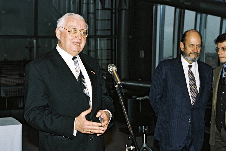 Fotografija 24: Jose Maria GIL-ROBLES GIL-DELGADO - EP President meets with Egon KLEPSCH, Former EP President