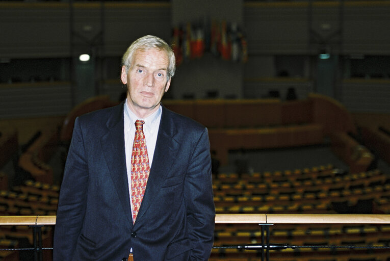 Fotagrafa 6: Portrait of MEP Doeke EISMA in Brussels